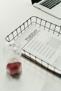 Cum să îți organizezi eficient timpul pentru a crește productivitatea zilnică